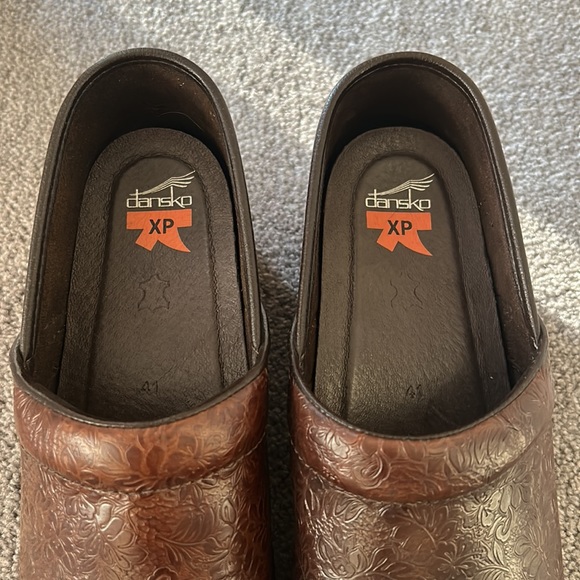 Women’s size 11 Dansko clogs - Picture 5 of 7